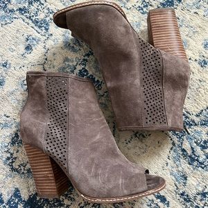 Gianni Bini Open Toe Taupe Heel